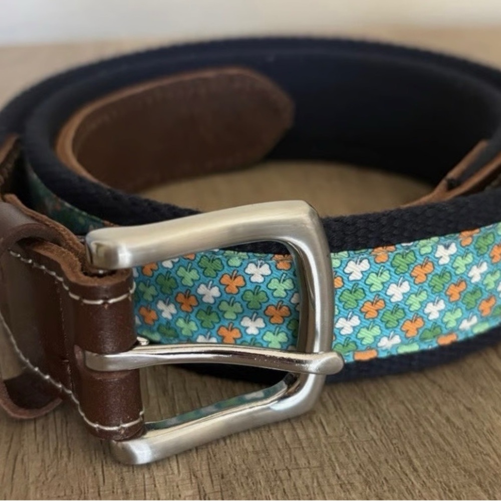 Men’s Vineyard Vines like new size 34 shamrock belt